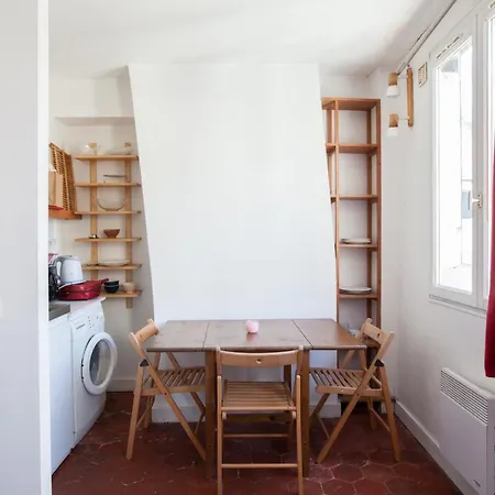 Charming Apartment Near The Arc De Triomphe